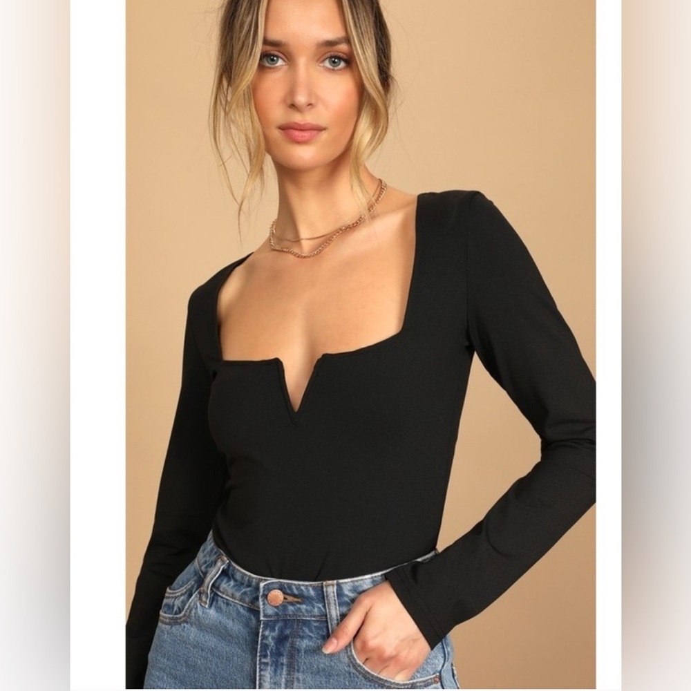 Lulu’s Long Sleeve Square Neck V Bodysuit